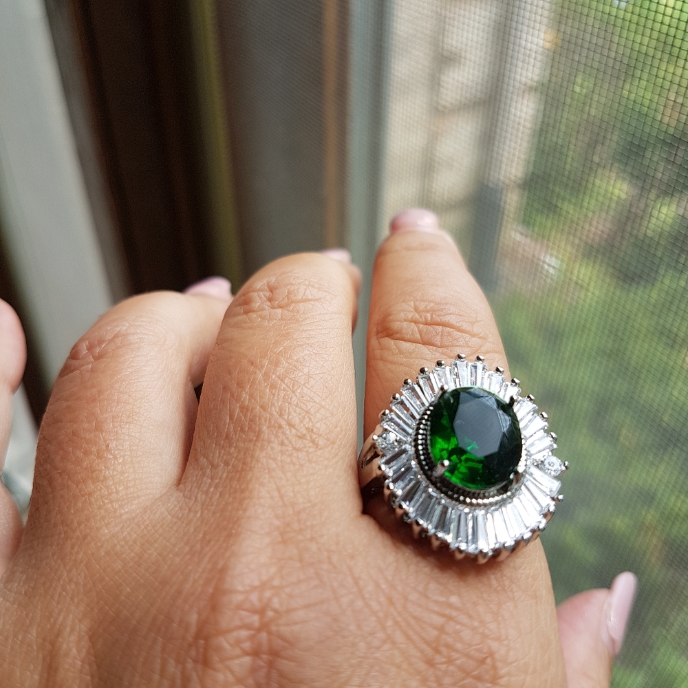 Swarovski Elements 925 Silver Emerald Green Oval Baguette Starburst Ring NEW - Picture 8 of 13